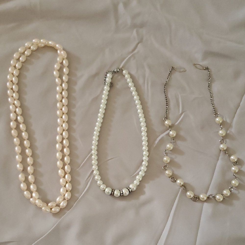 Elegant Pearl Necklace Set